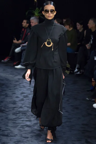 Look 17